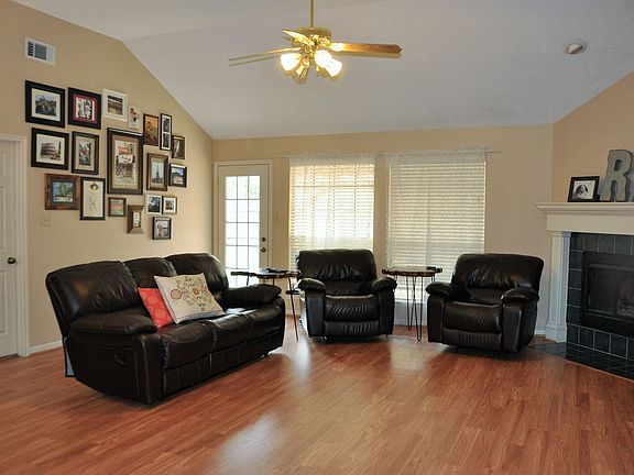 5th image of 1002 Abbott Dr