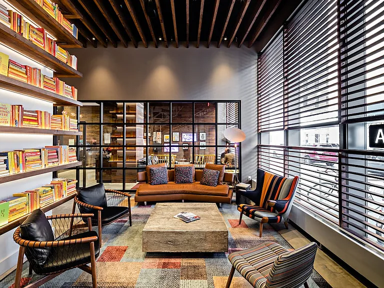 Leasing lobby