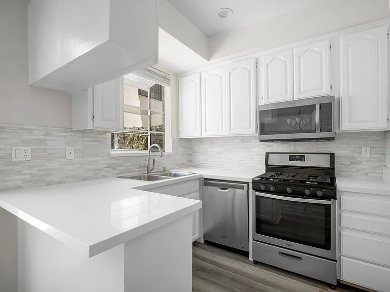 318 N Kenwood St #105 — Photo 11