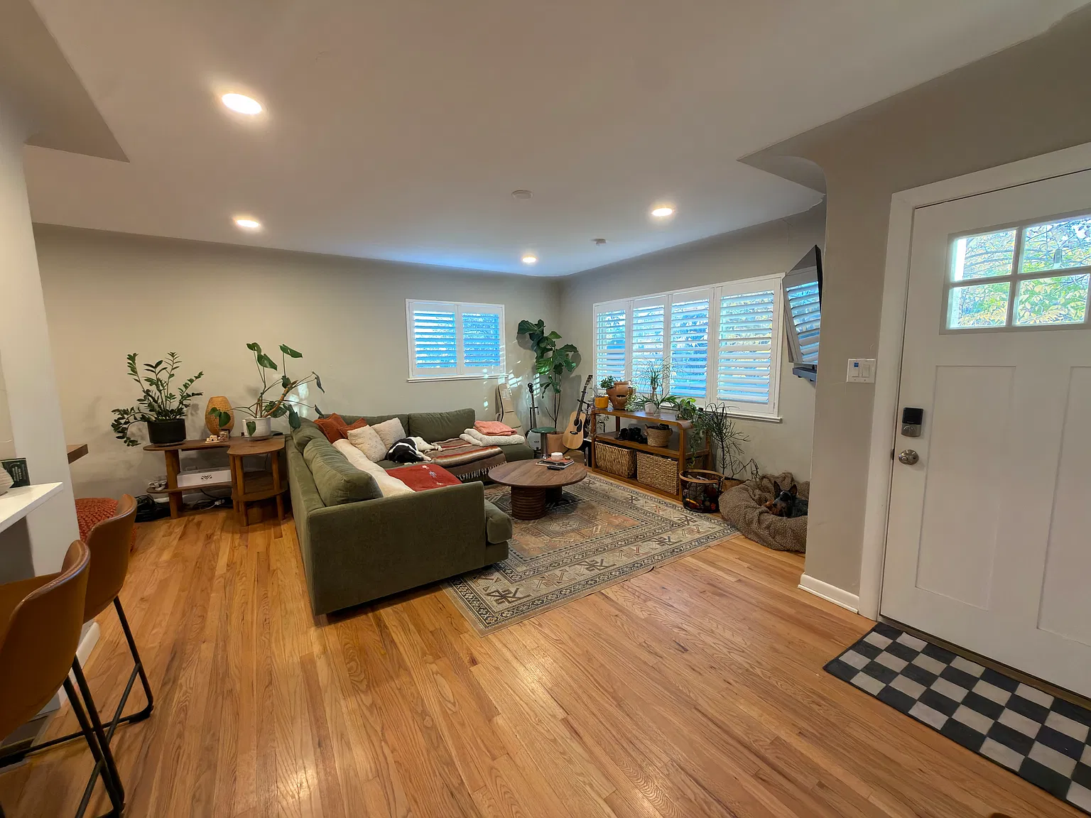 4 bed, 1992 sqft, $3,800 — Photo 3