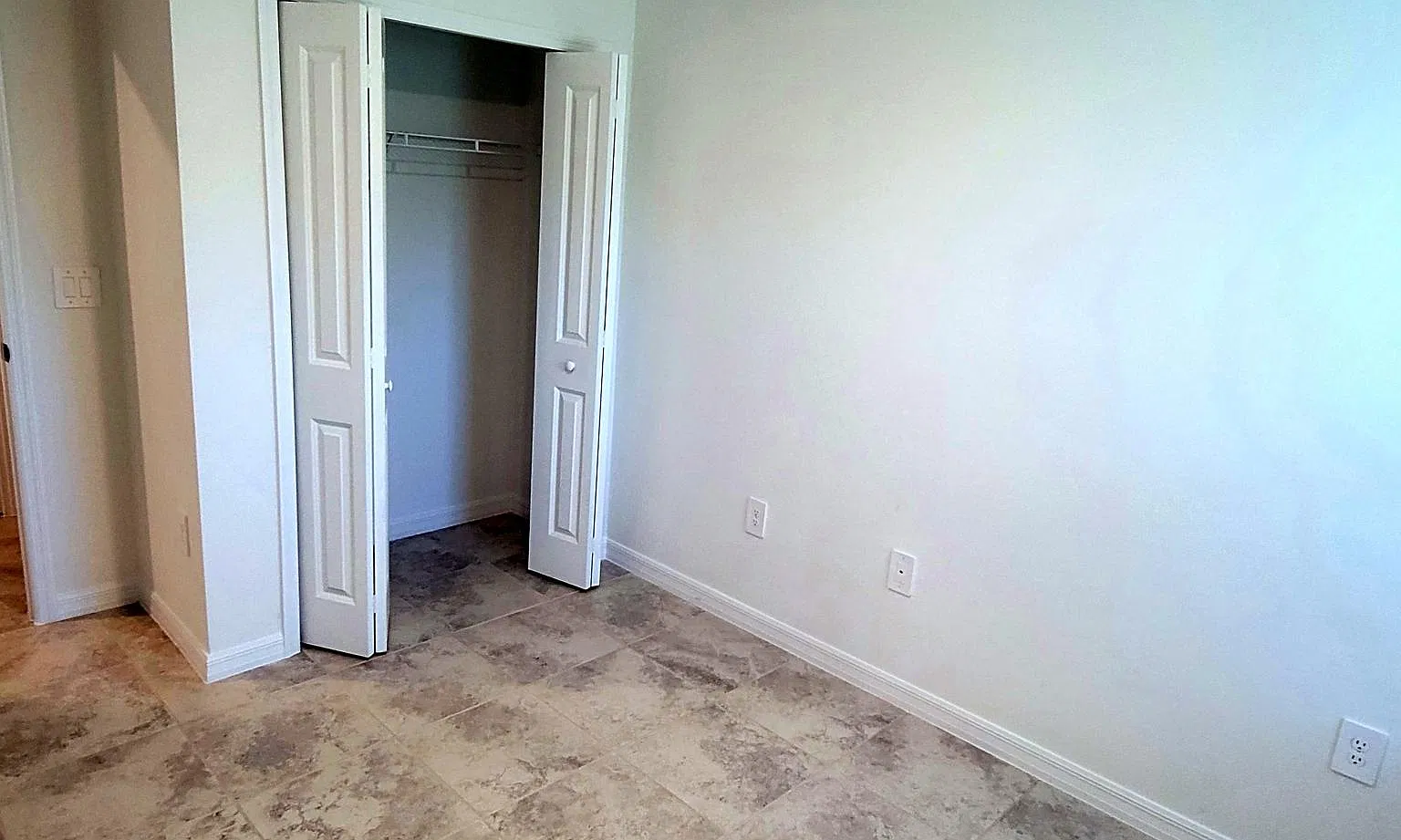 3 bed, 2.5 bath, 1405 sqft, $2,200 — Photo 3