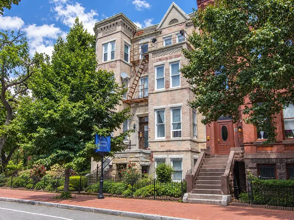 232 6th St SE APT 4, Washington, DC 20003