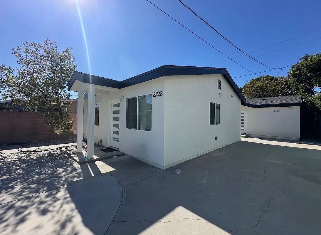 2 bed, 2.0 bath, 616 sqft, $2,500 — Photo 1
