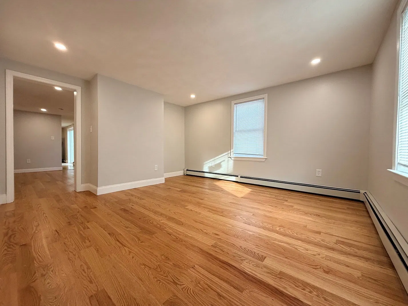 4 bed, 3.0 bath, 2000 sqft, $4,000 — Photo 1