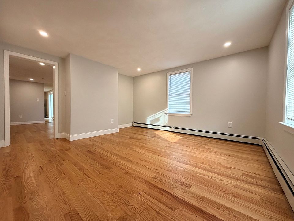 1st image of 44 Franklin St #44