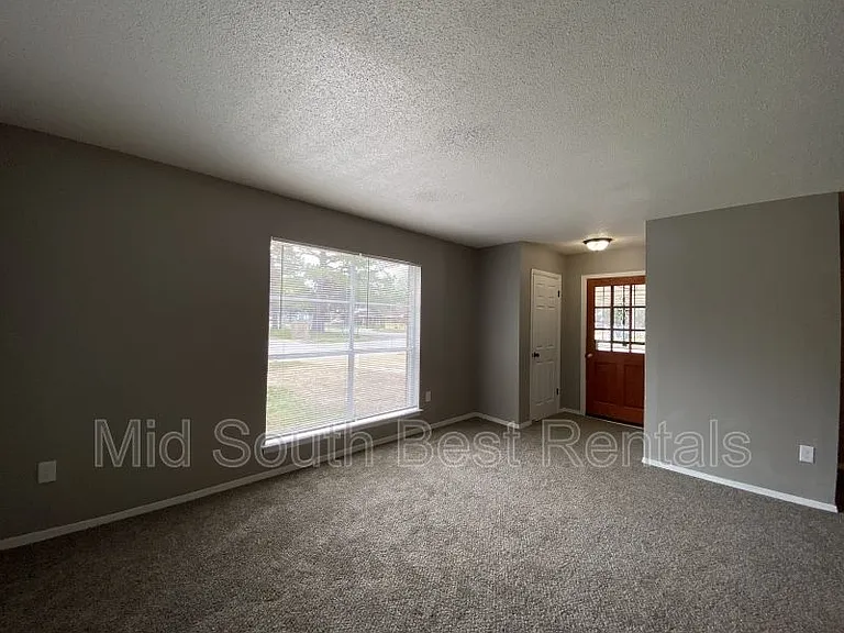 3819 Jasmine Dr — Photo 2