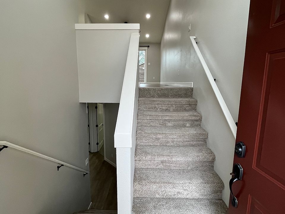 Short set of stairs to either level