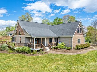 90 S Oaklawn Ave, Brevard, NC 28712