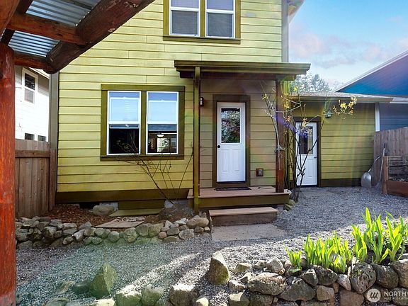 4th image of 1014 Park Street #1B