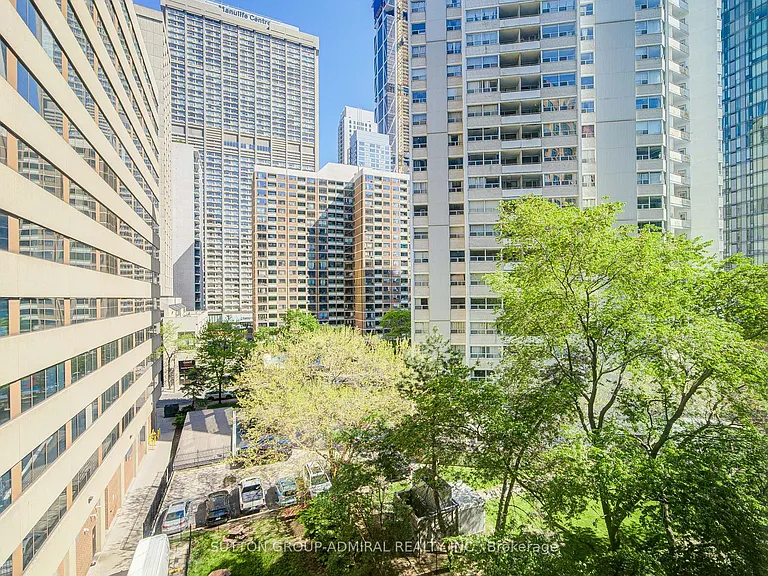 1055 Bay St #716 — Photo 24