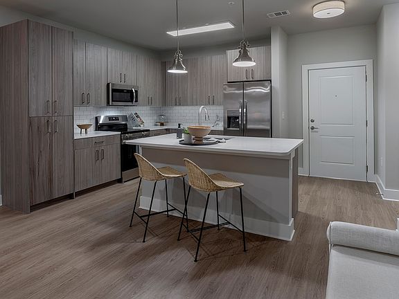 Experience the sophistication of this contemporary kitchen, perfect for culinary enthusiasts and entertainers alike.
