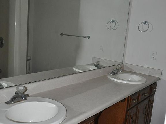 3rd image of 203B Courtney Way