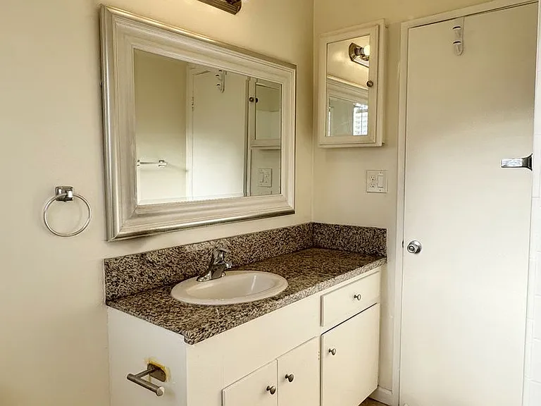 3104 E Colorado St — Photo 17