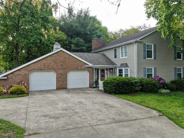 1036 Briarview Ave NW, North Canton, OH 44720