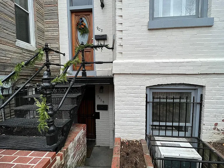 903 1/2 C St NE #B — Photo 13