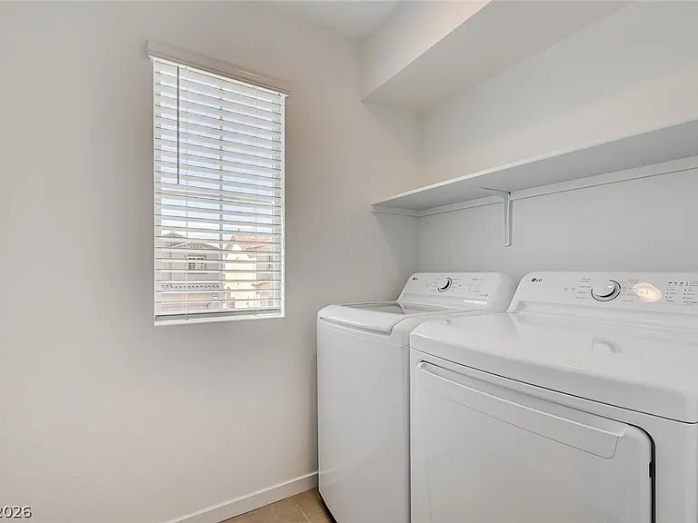 324 Lupton Ave — Photo 5