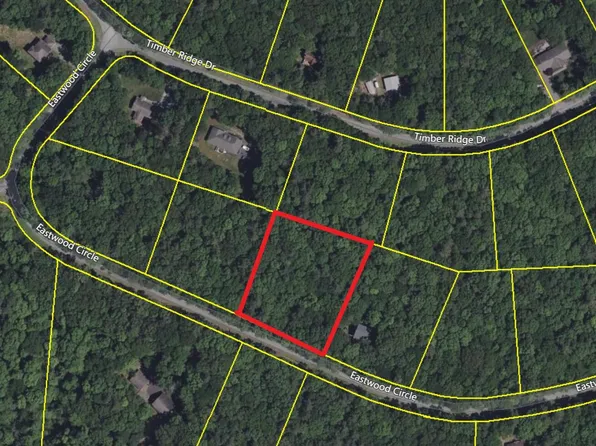 487 Eastwood Cir, Hawley, PA 18428