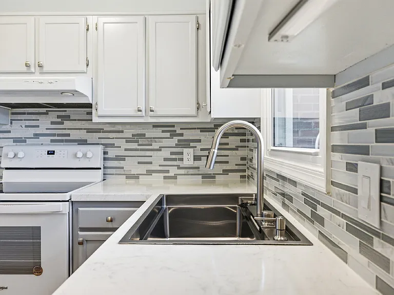 830 Vine St — Photo 8