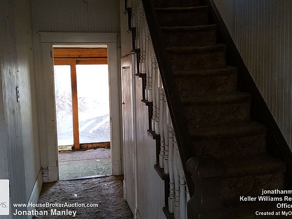 2nd image of 9106 Delphine Ave