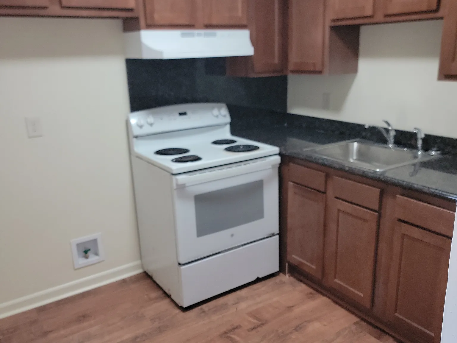 2 bed, $1,000 — Photo 2