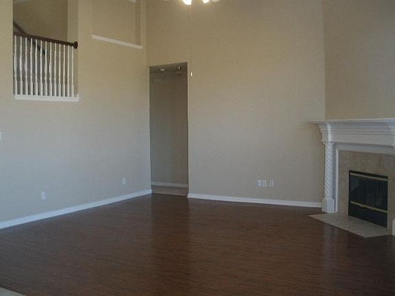 2nd image of 905 Royal Oaks Dr
