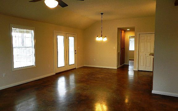5th image of 1601 Ramona Cir