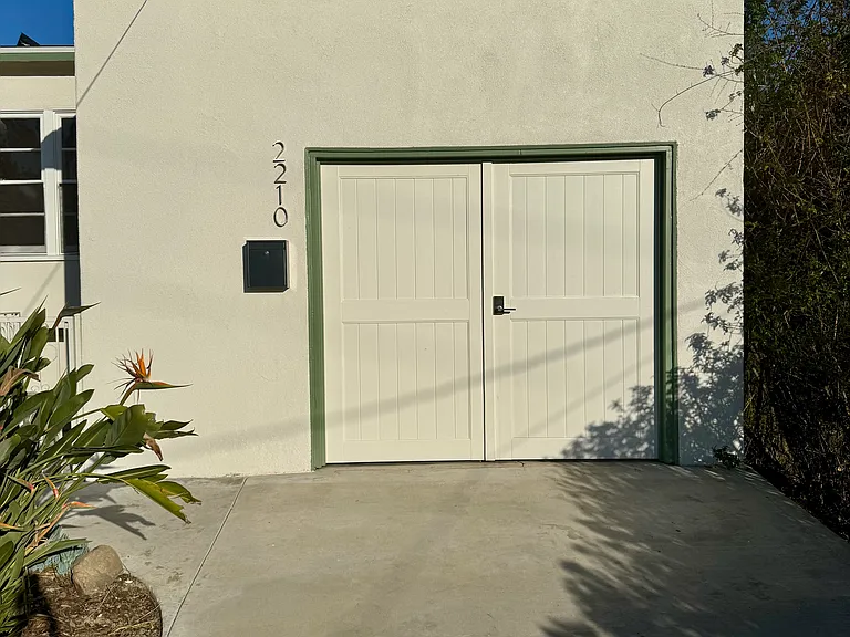 2210 Navarro Ave — Photo 13