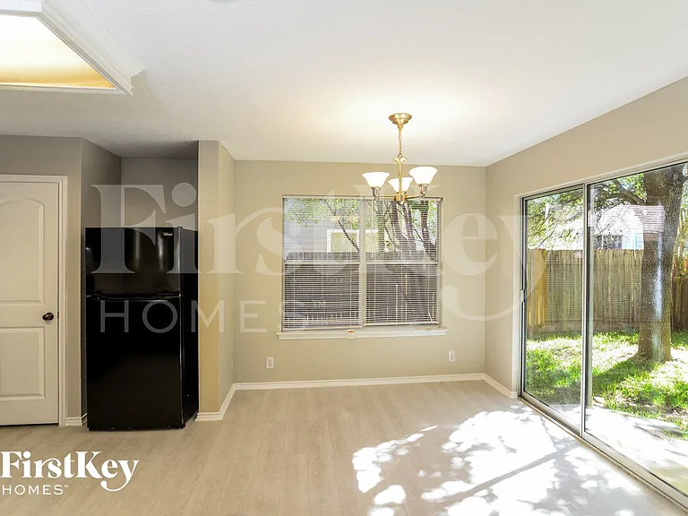 131 Hampton Bnd — Photo 4