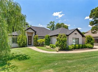 3800 NE Oakbrooke Ave, Bentonville, AR 72712