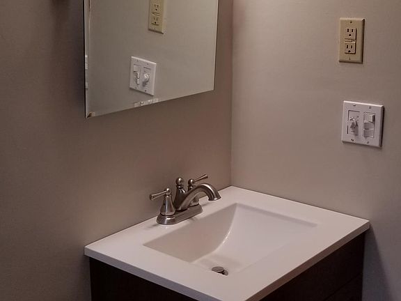 5th image of 1134 E 40th St