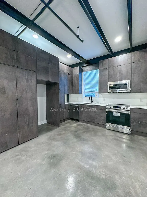 2 bed, 2.0 bath, 1051 sqft, $1,875 — Photo 4