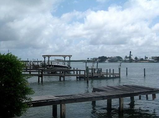 5th image of 801 Bay Esplanade