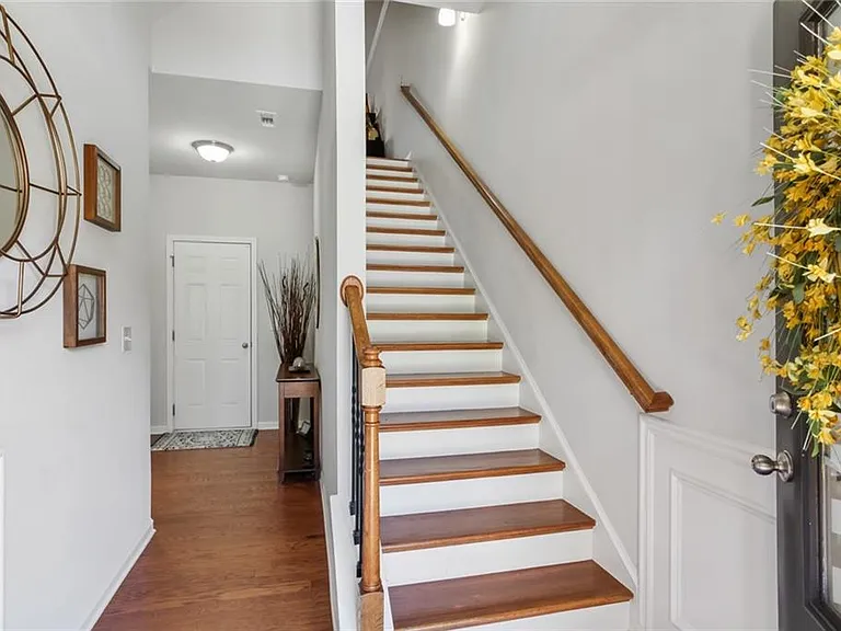 1319 Kingston Trl — Photo 2