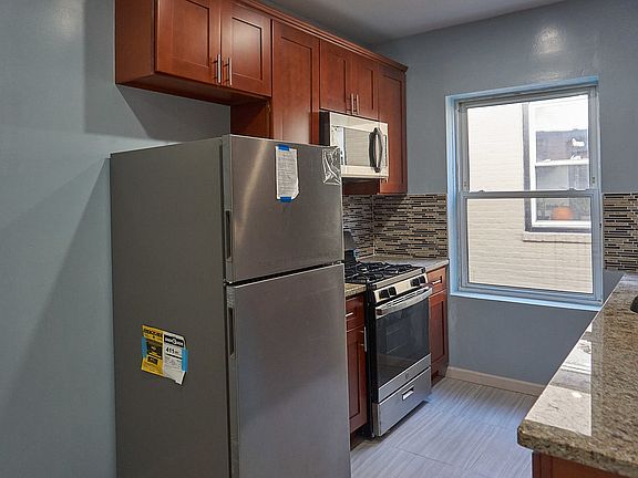 3rd image of 36-18 Crescent St #3