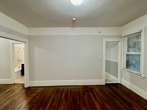 4th image of 744 Oak St APT 1