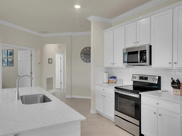 10042 Crooked Creek Dr #203 — Photo 7