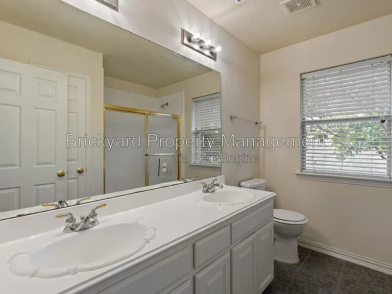 4409 Mitchell Ln — Photo 36