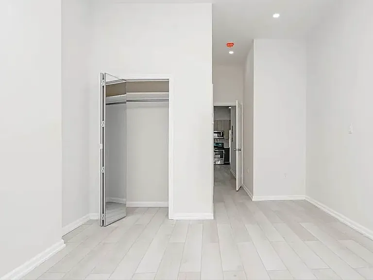 698 Hancock St #2R — Photo 6