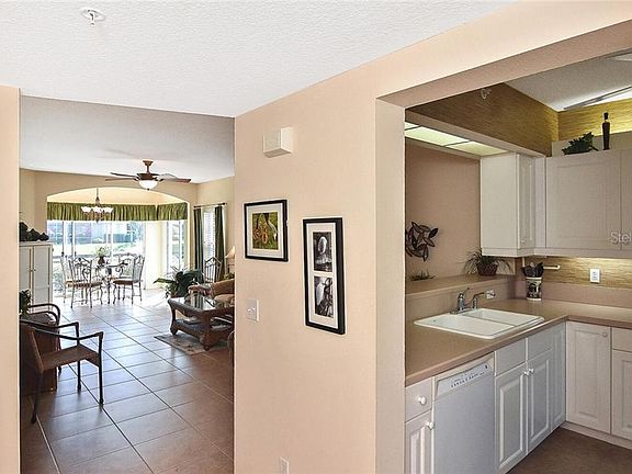 5th image of 904 Addington Ct Unit 103