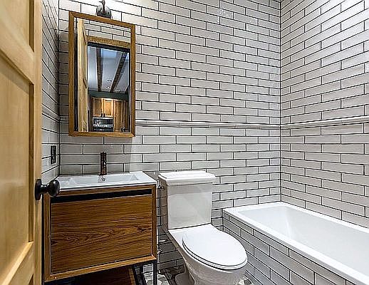 4th image of 164 Graham Ave #1