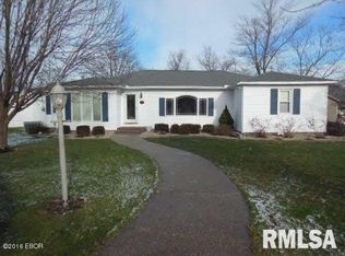 102 S Vaughn St, Cisne, IL 62823