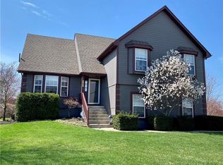 5540 NE Scenic Dr, Lees Summit, MO 64064
