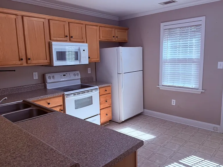 240 Cleveland Rd #205 — Photo 5