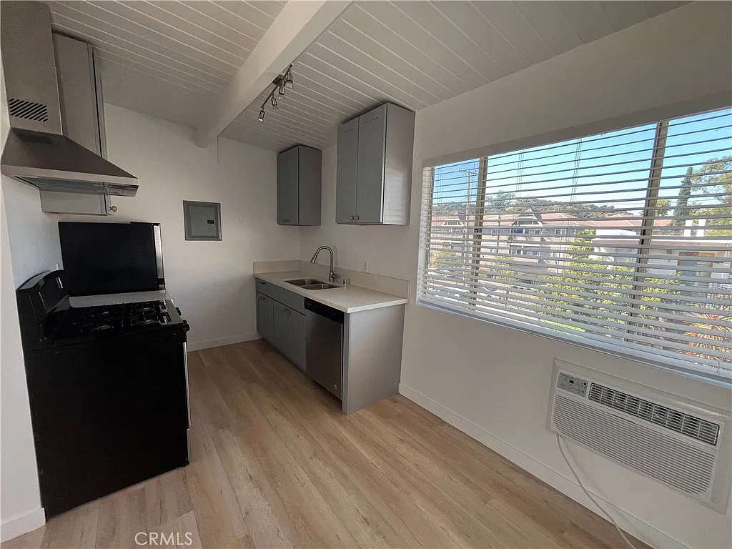 2 bed, 900 sqft, $2,650 — Photo 1