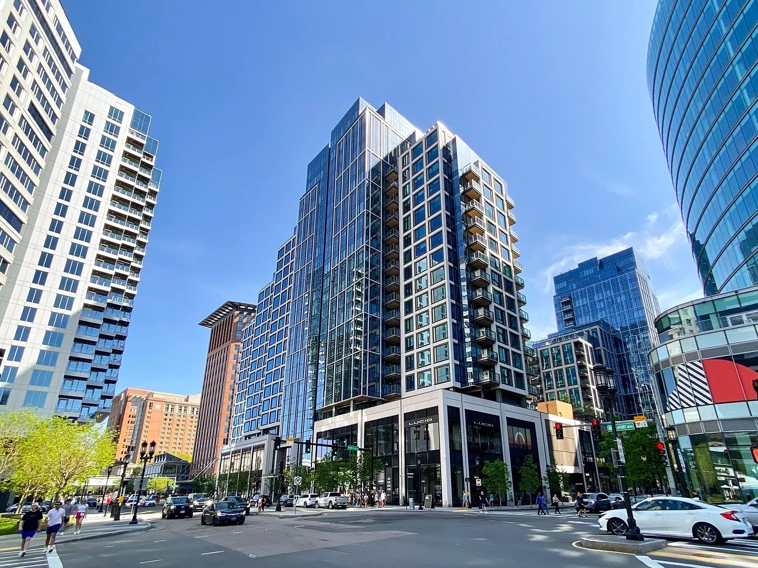 1 bed, 845 sqft, $5,950 — Photo 3