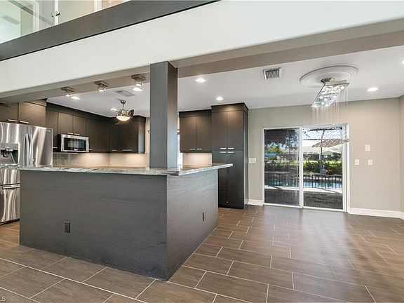 4th image of 1828 Coral Cir