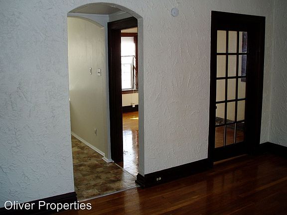 3rd image of 4225 Ellenwood Ave APT 204