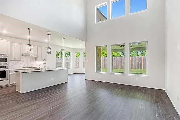 4 bed, 3.0 bath, 2822 sqft, $3,200 — Photo 3