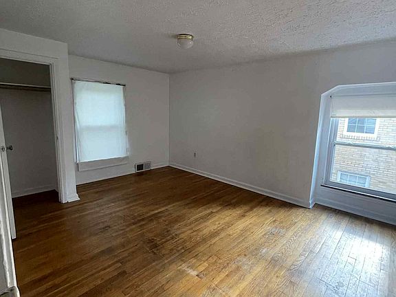 5th image of 4831 Fairview Ave