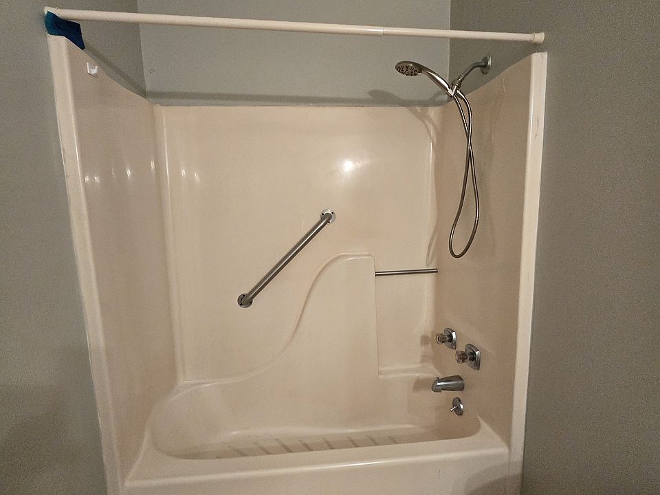 2nd image of 517 Hickory St APT 27